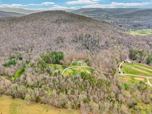 1447 Dry Shave Rd, Mcminnville, TN 37110