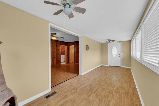 1447 Dry Shave Rd, Mcminnville, TN 37110