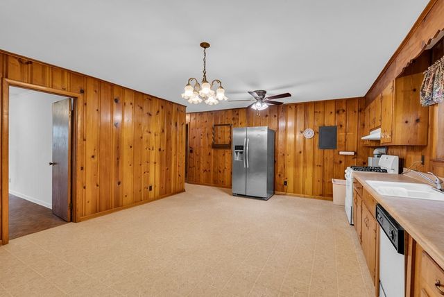 1447 Dry Shave Rd, Mcminnville, TN 37110
