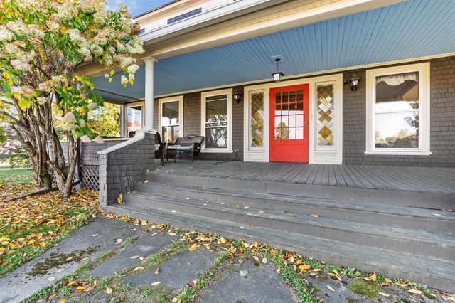 30 Pleasant Street, Colebrook, NH 03576