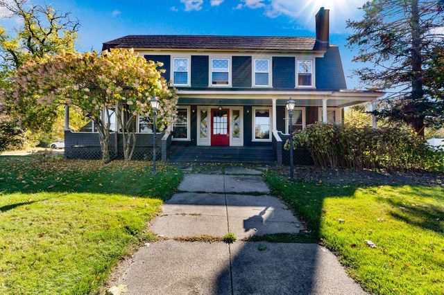 30 Pleasant Street, Colebrook, NH 03576