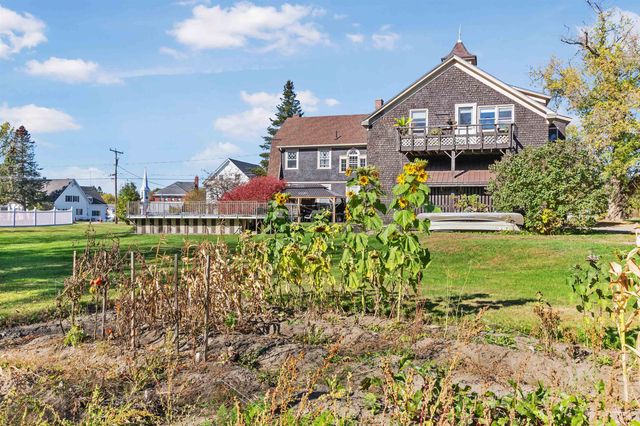 30 Pleasant Street, Colebrook, NH 03576