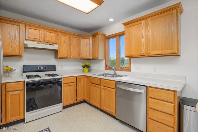 5528 Robert Court, North Ridgeville, OH 44039