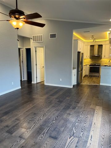 411 Pebble Way 247, Arlington, TX 76006