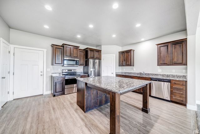 8052 N ROCK CREEK COVE LN, Eagle Mountain, UT 84005