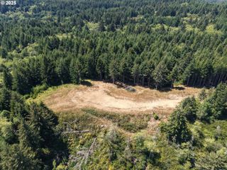 1923 IDAHO Dr, Coos Bay, OR 97420