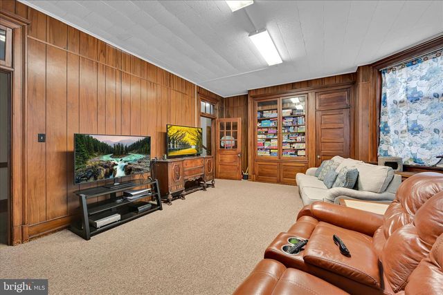 231 2ND ST, Coaldale, PA 18218