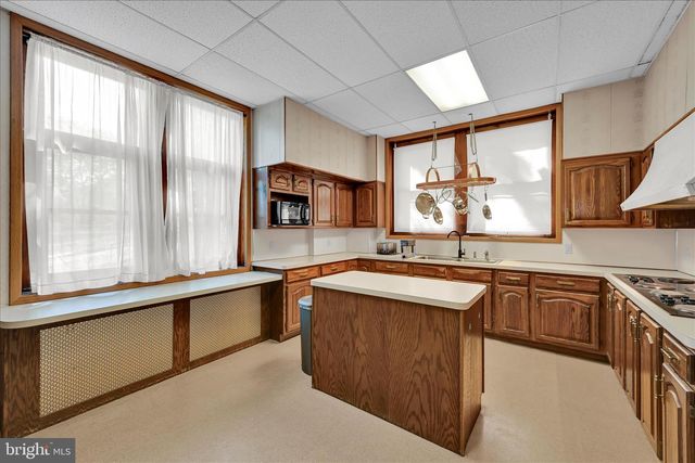 231 2ND ST, Coaldale, PA 18218