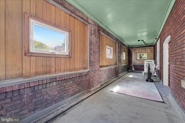 231 2ND ST, Coaldale, PA 18218