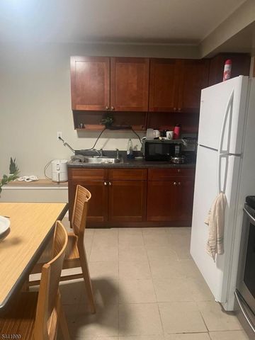 12 Cliff Hill Pl, Newark City, NJ 07106