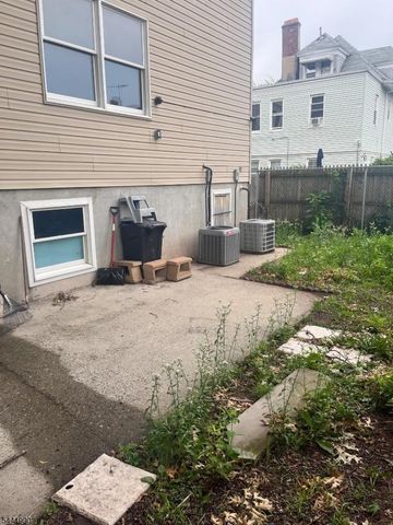 12 Cliff Hill Pl, Newark City, NJ 07106