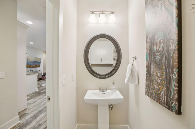 1206 Deloney ST B, Austin, TX 78721