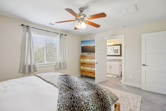 1206 Deloney ST B, Austin, TX 78721