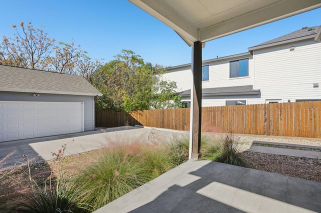 1206 Deloney ST B, Austin, TX 78721