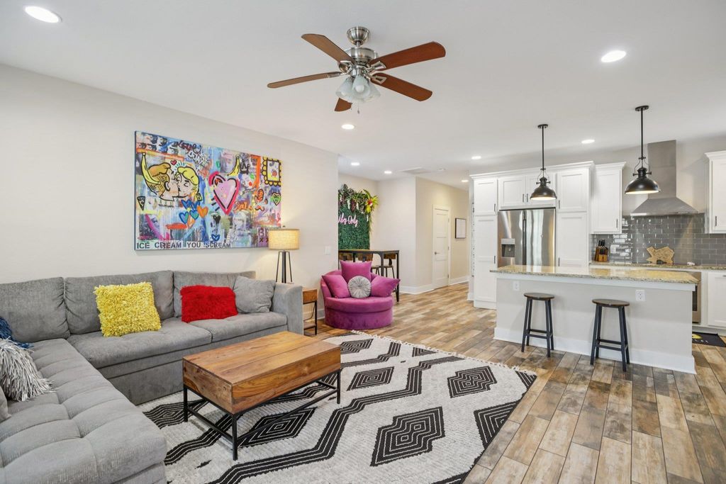 1206 Deloney ST B, Austin, TX 78721