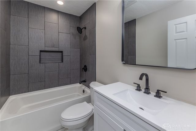 1013 Arapaho Trail, Tipp City, OH 45371