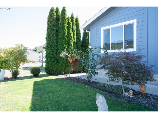 221 Nw Blair St 27, Sheridan, OR 97378