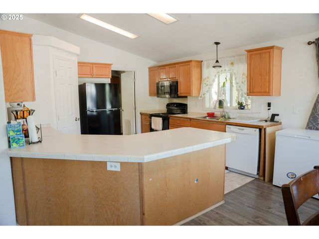 221 Nw Blair St 27, Sheridan, OR 97378