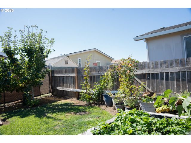 221 Nw Blair St 27, Sheridan, OR 97378