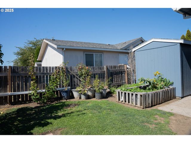 221 Nw Blair St 27, Sheridan, OR 97378