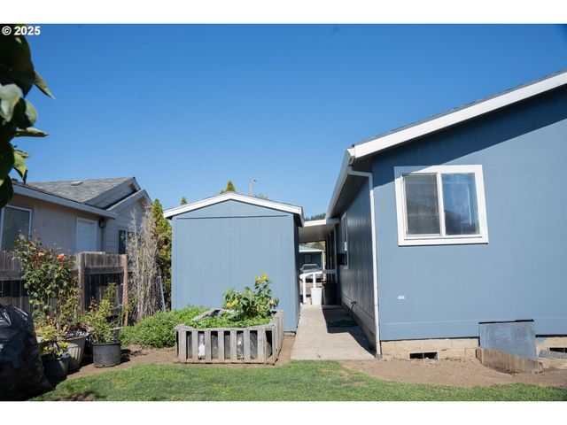 221 Nw Blair St 27, Sheridan, OR 97378