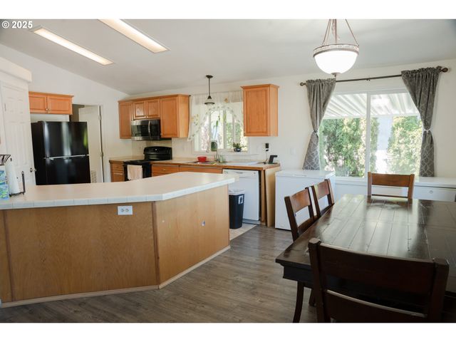 221 Nw Blair St 27, Sheridan, OR 97378