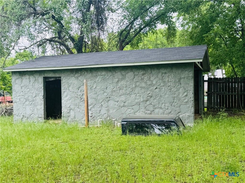 Image 18 of property listing at 706 Golf Course Road, Gatesville, TX 76528