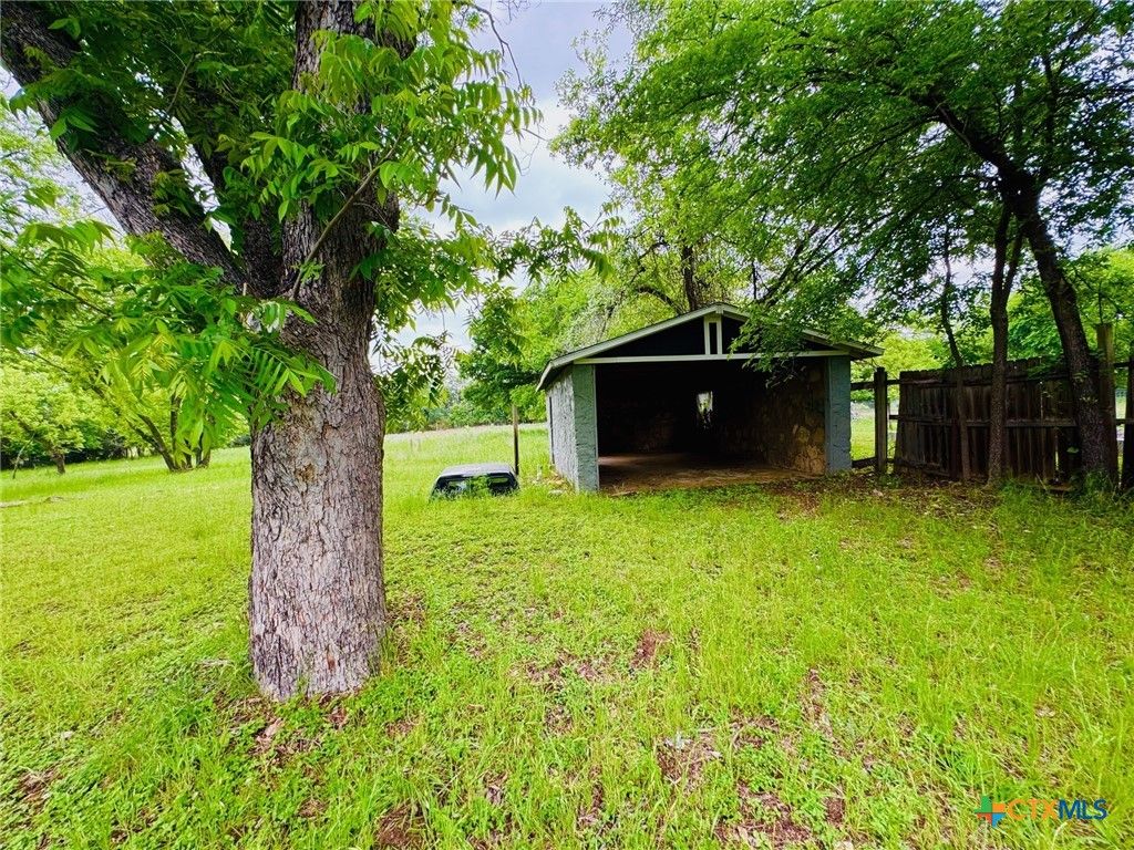 Image 25 of property listing at 706 Golf Course Road, Gatesville, TX 76528