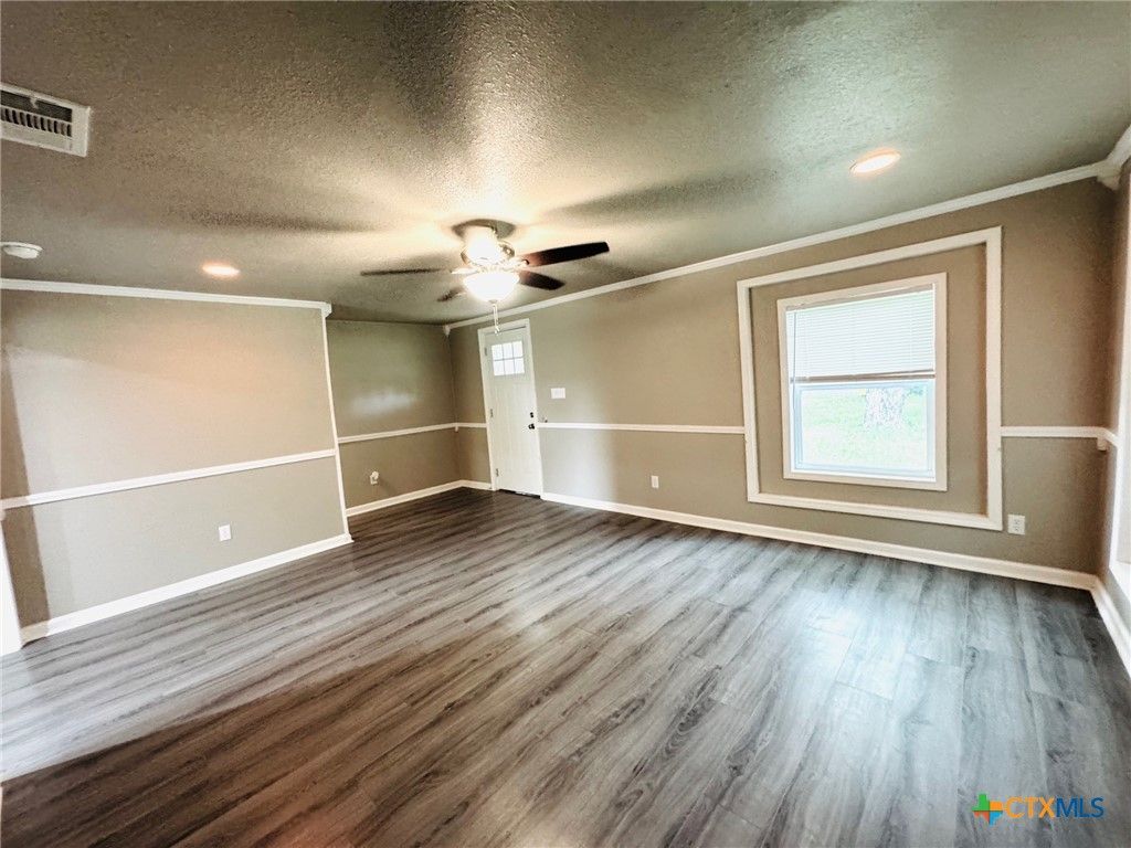 Image 4 of property listing at 706 Golf Course Road, Gatesville, TX 76528