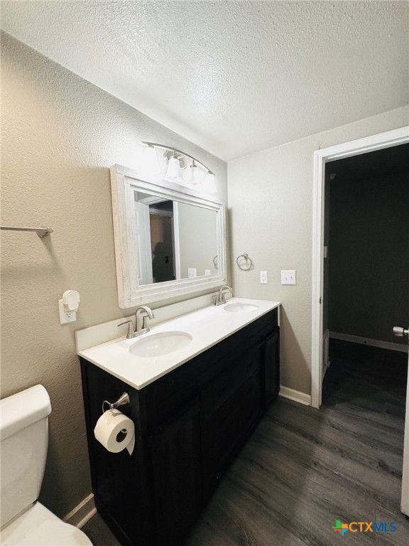 Image 5 of property listing at 706 Golf Course Road, Gatesville, TX 76528