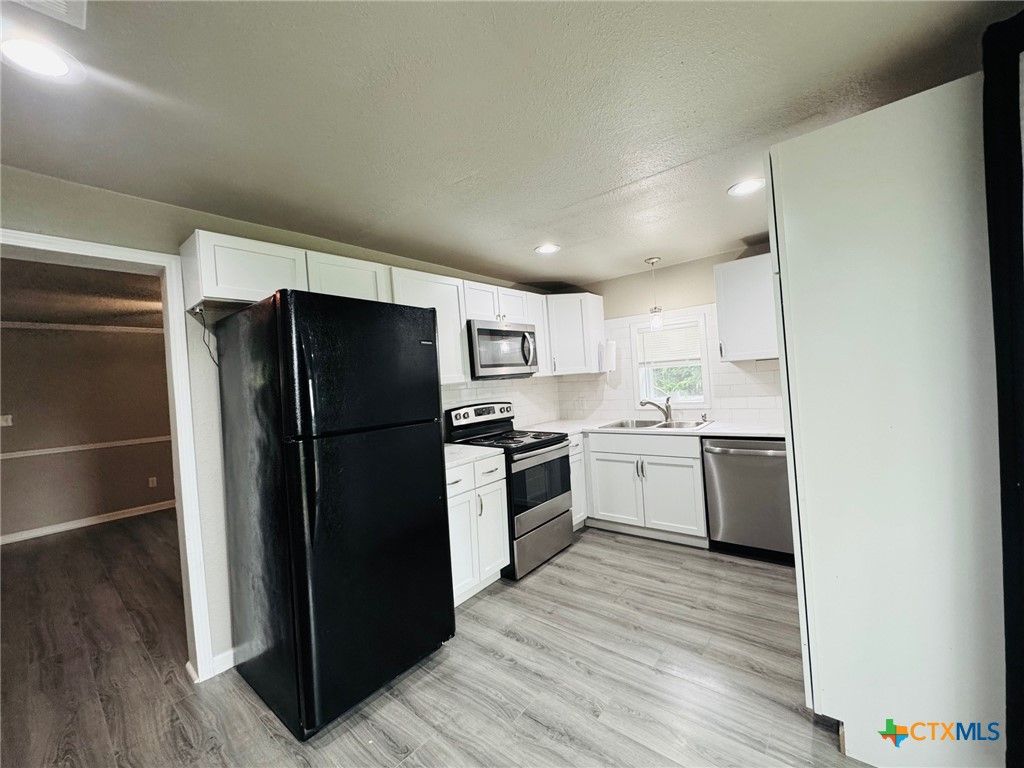 Image 7 of property listing at 706 Golf Course Road, Gatesville, TX 76528