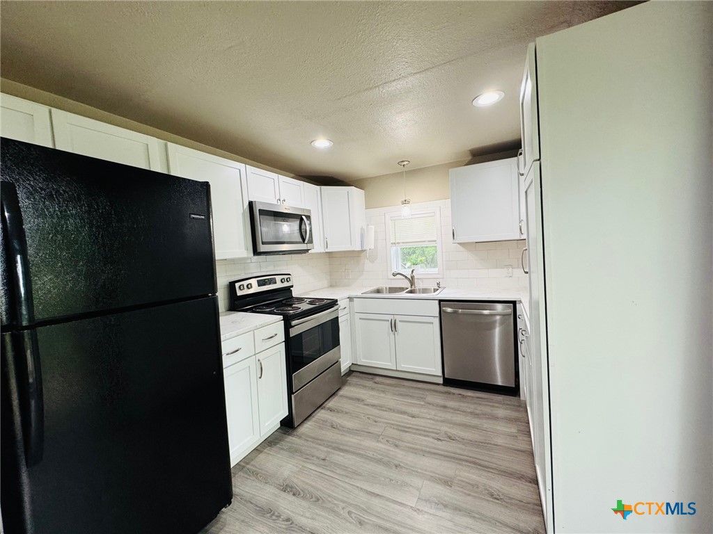 Image 9 of property listing at 706 Golf Course Road, Gatesville, TX 76528