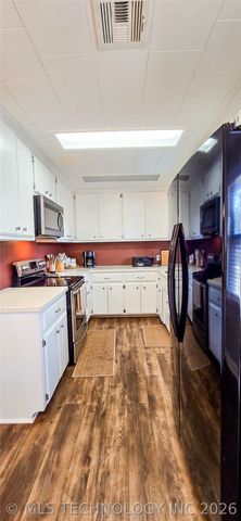 1614 Sherwood Road, Eufaula, OK 74432