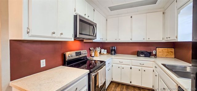 1614 Sherwood Road, Eufaula, OK 74432