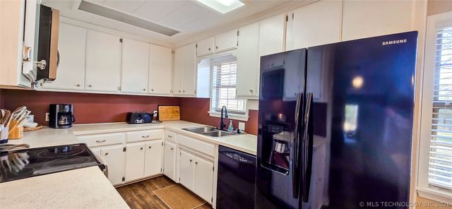 1614 Sherwood Road, Eufaula, OK 74432