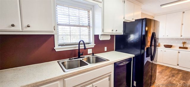 1614 Sherwood Road, Eufaula, OK 74432