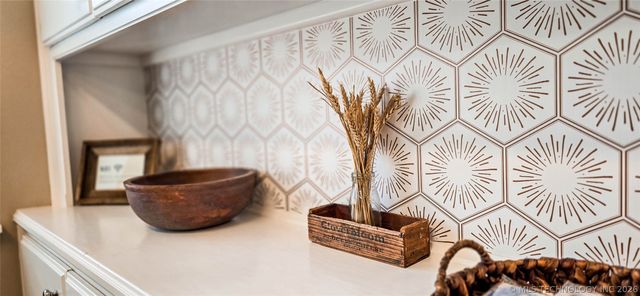 1614 Sherwood Road, Eufaula, OK 74432