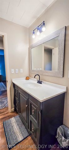 1614 Sherwood Road, Eufaula, OK 74432