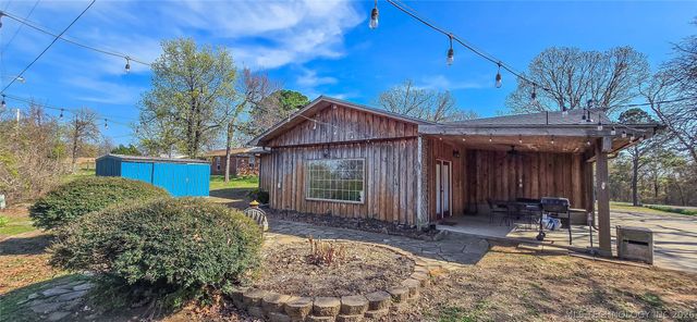 1614 Sherwood Road, Eufaula, OK 74432