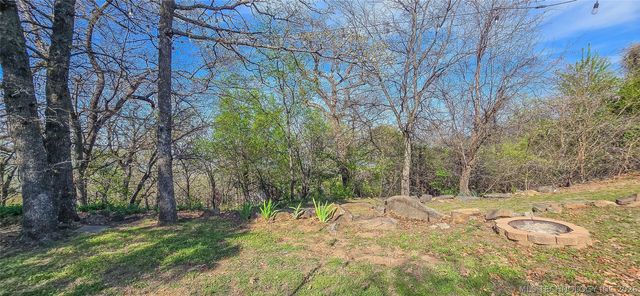 1614 Sherwood Road, Eufaula, OK 74432