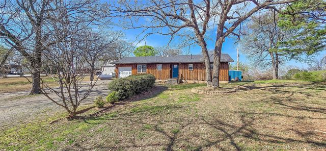 1614 Sherwood Road, Eufaula, OK 74432