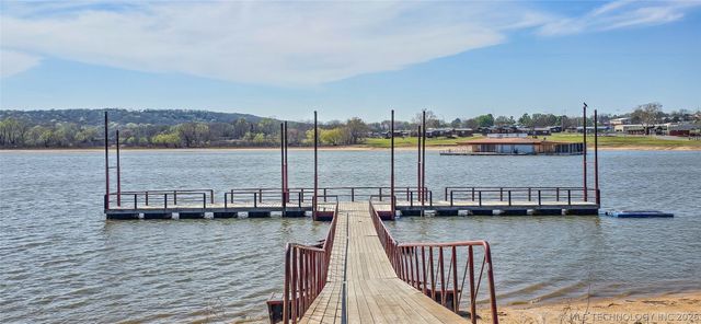 1614 Sherwood Road, Eufaula, OK 74432