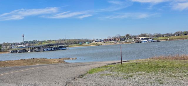 1614 Sherwood Road, Eufaula, OK 74432