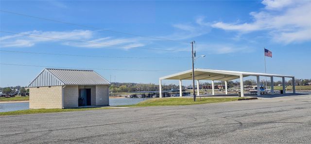 1614 Sherwood Road, Eufaula, OK 74432