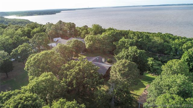 1614 Sherwood Road, Eufaula, OK 74432