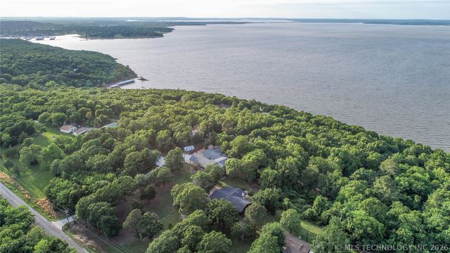 1614 Sherwood Road, Eufaula, OK 74432