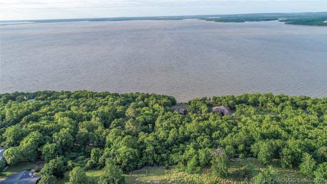 1614 Sherwood Road, Eufaula, OK 74432