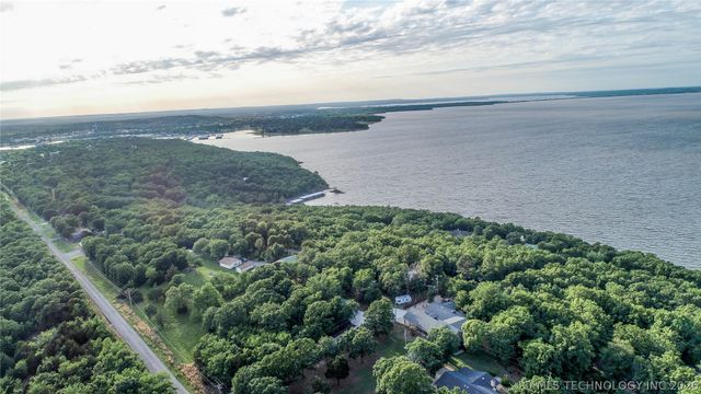 1614 Sherwood Road, Eufaula, OK 74432