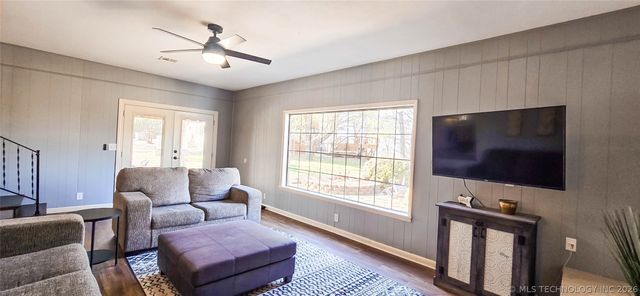 1614 Sherwood Road, Eufaula, OK 74432