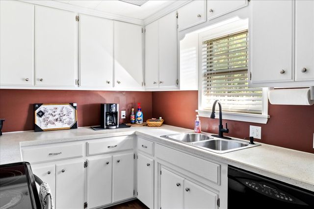 1614 Sherwood Road, Eufaula, OK 74432